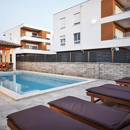 3 Bedroom Lovely In Holiday home Peroj