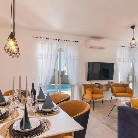 3 Bedroom Lovely In Peroj