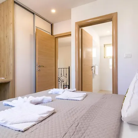 3 Bedroom Lovely In Peroj