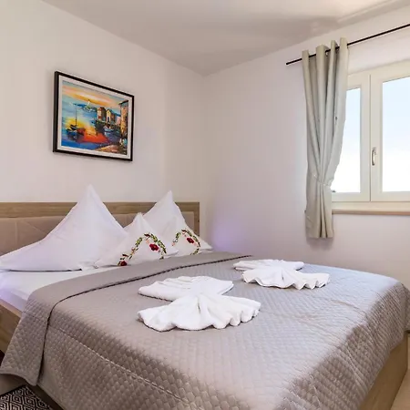 3 Bedroom Lovely In * Peroj